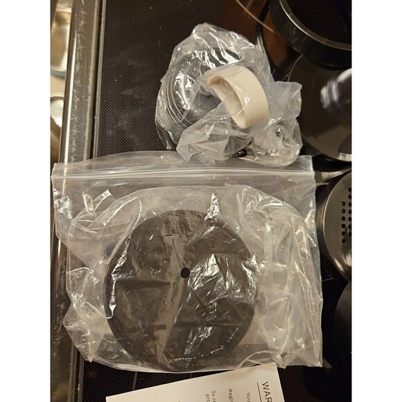 Lot Of 16 Pieces Nutribullet Assorted Cups & Lids / Tops + 1 Blade (Untested) - Picture 4 of 12